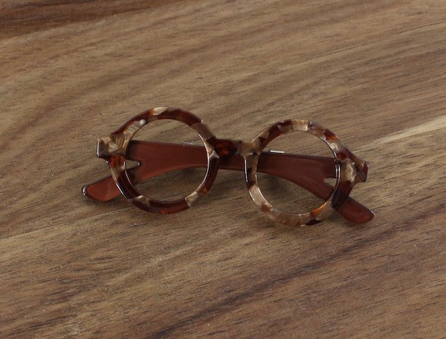 POLYRESIN TINY GLASSES BROOCH