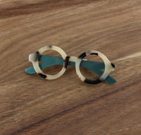 POLYRESIN TINY GLASSES BROOCH