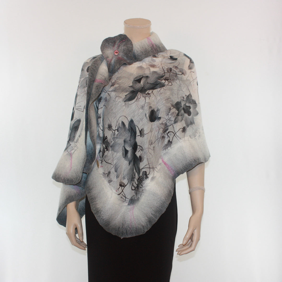 GALINA FELT WRAP WITH BROOCH
