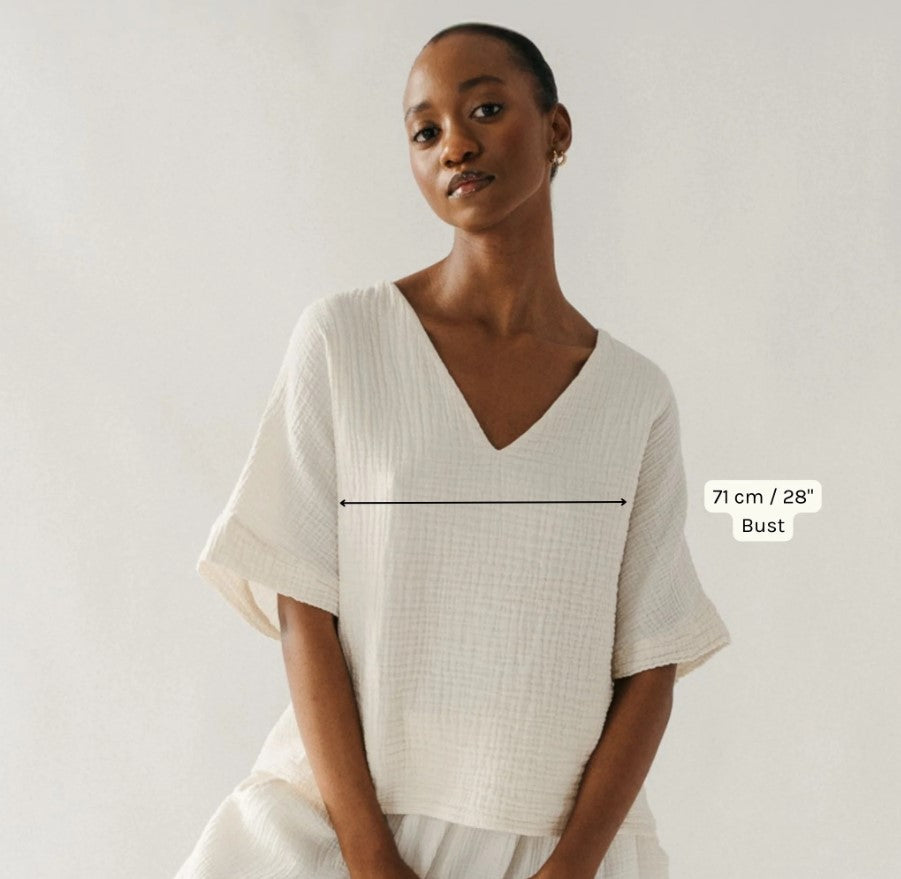 CRINKLE V NECK TOP