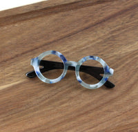 POLYRESIN TINY GLASSES BROOCH