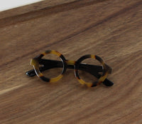 POLYRESIN TINY GLASSES BROOCH