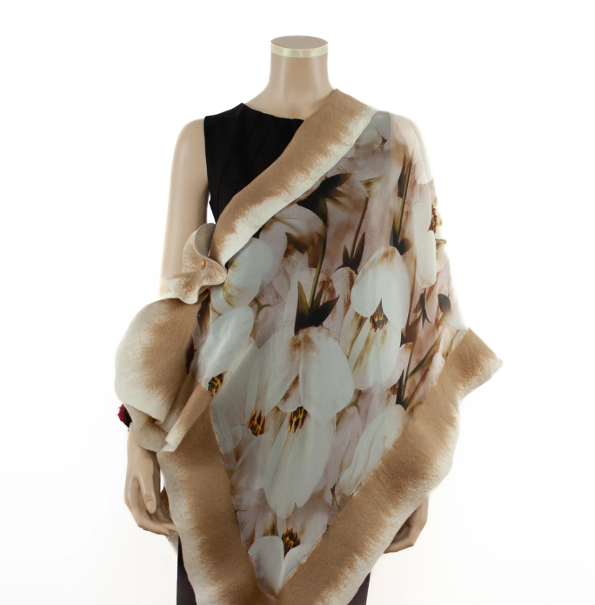 GALINA FELT WRAP WITH BROOCH