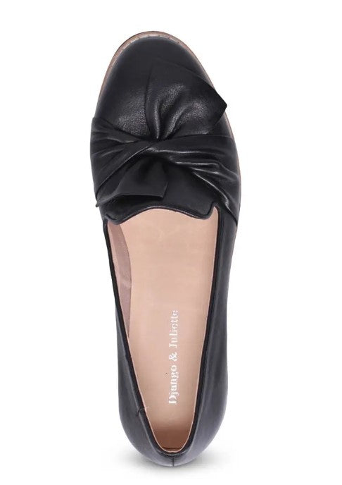 DJANGO & JULIETTE CRINKLE PATENT ROUND TOE LOAFER