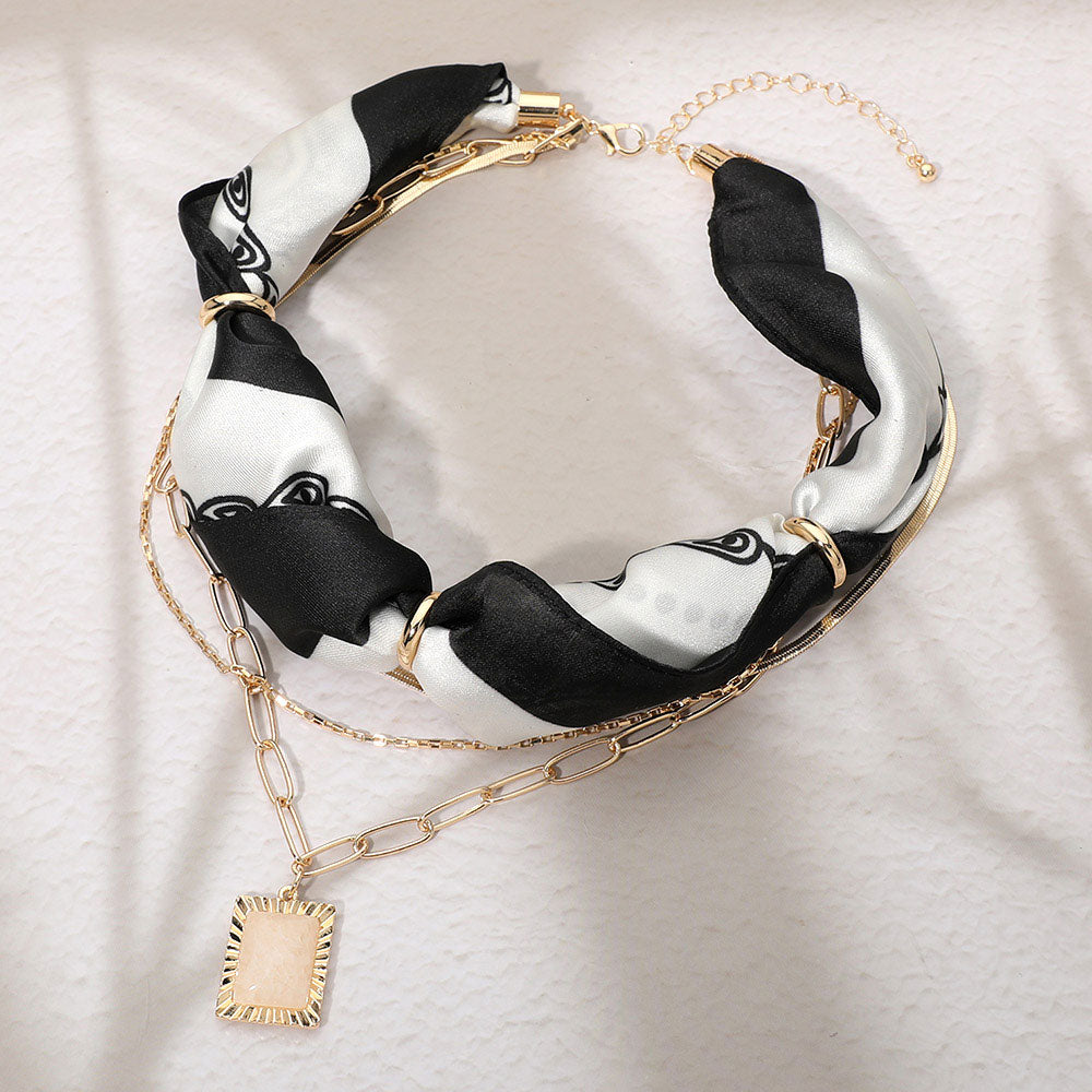 WON PRINT SCARF+NECKLACE