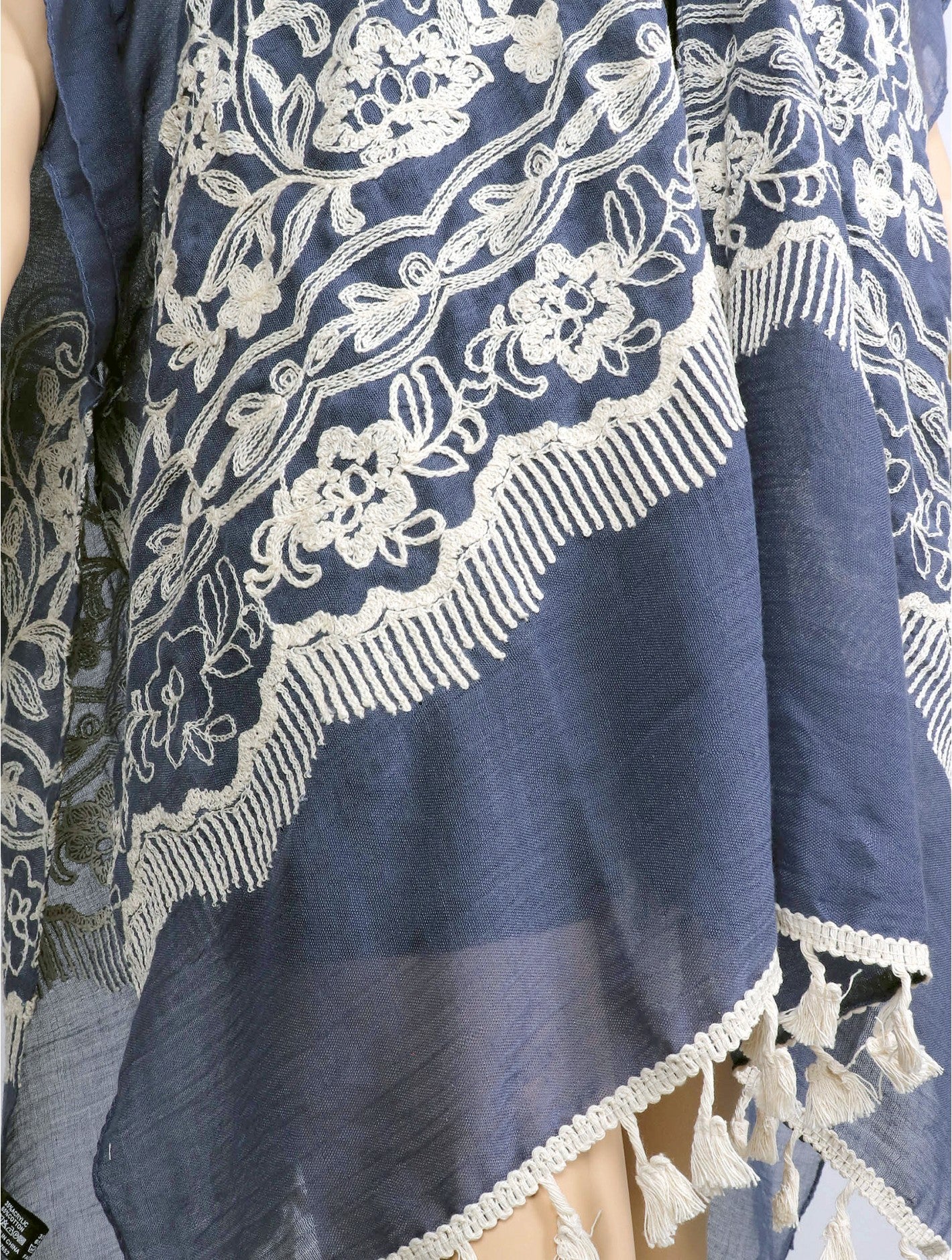 FLORAL EMBROIDERED KIMONO