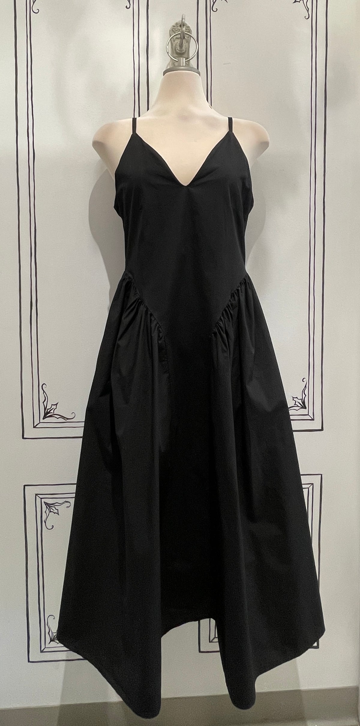 SLEEVELESS V NECK DRESS