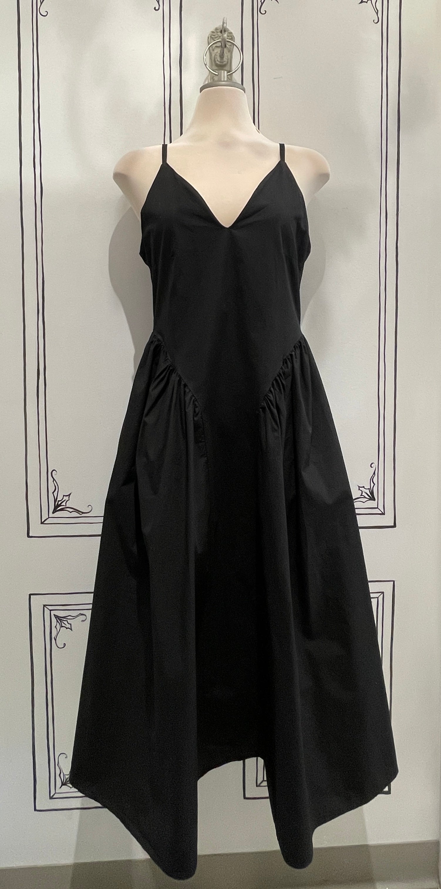 SLEEVELESS V NECK DRESS