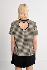 MOLLY TSHIRT ROUND NECK HEART KEYHOLE