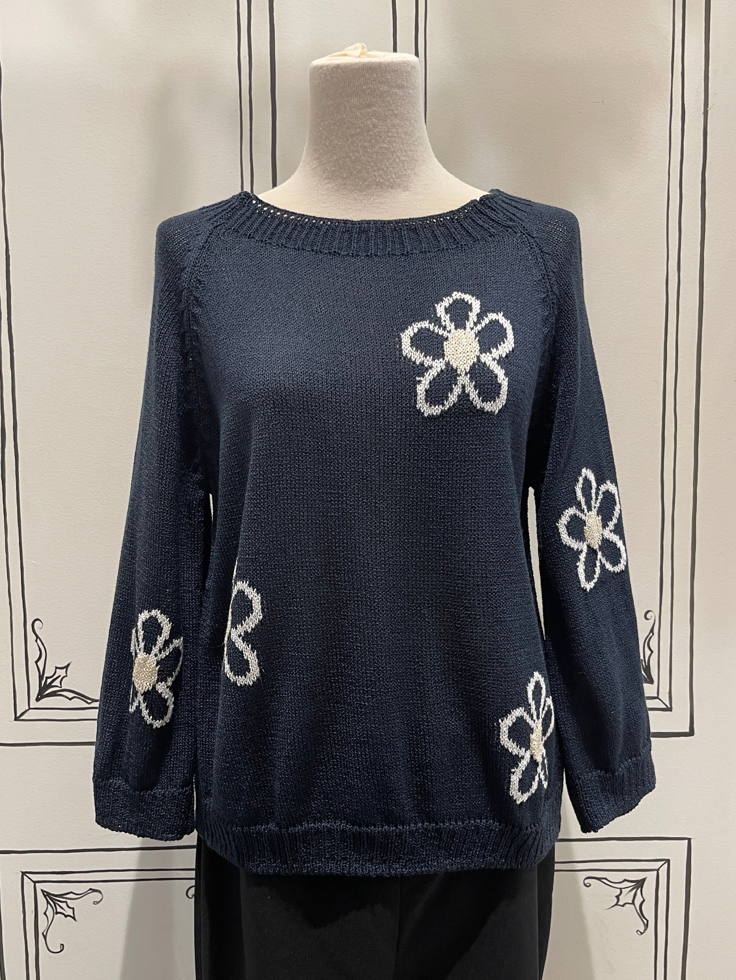 LONG SLEEVE KNIT SWEATER WITH FLOWERS