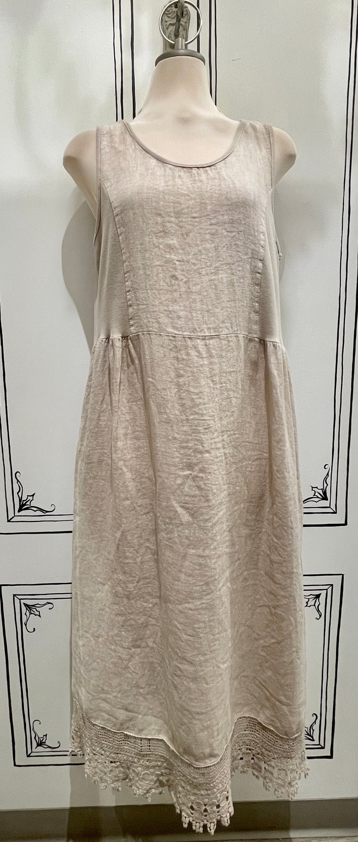 SLEEVELESS LACE TRIM AND RIBBED DRESS