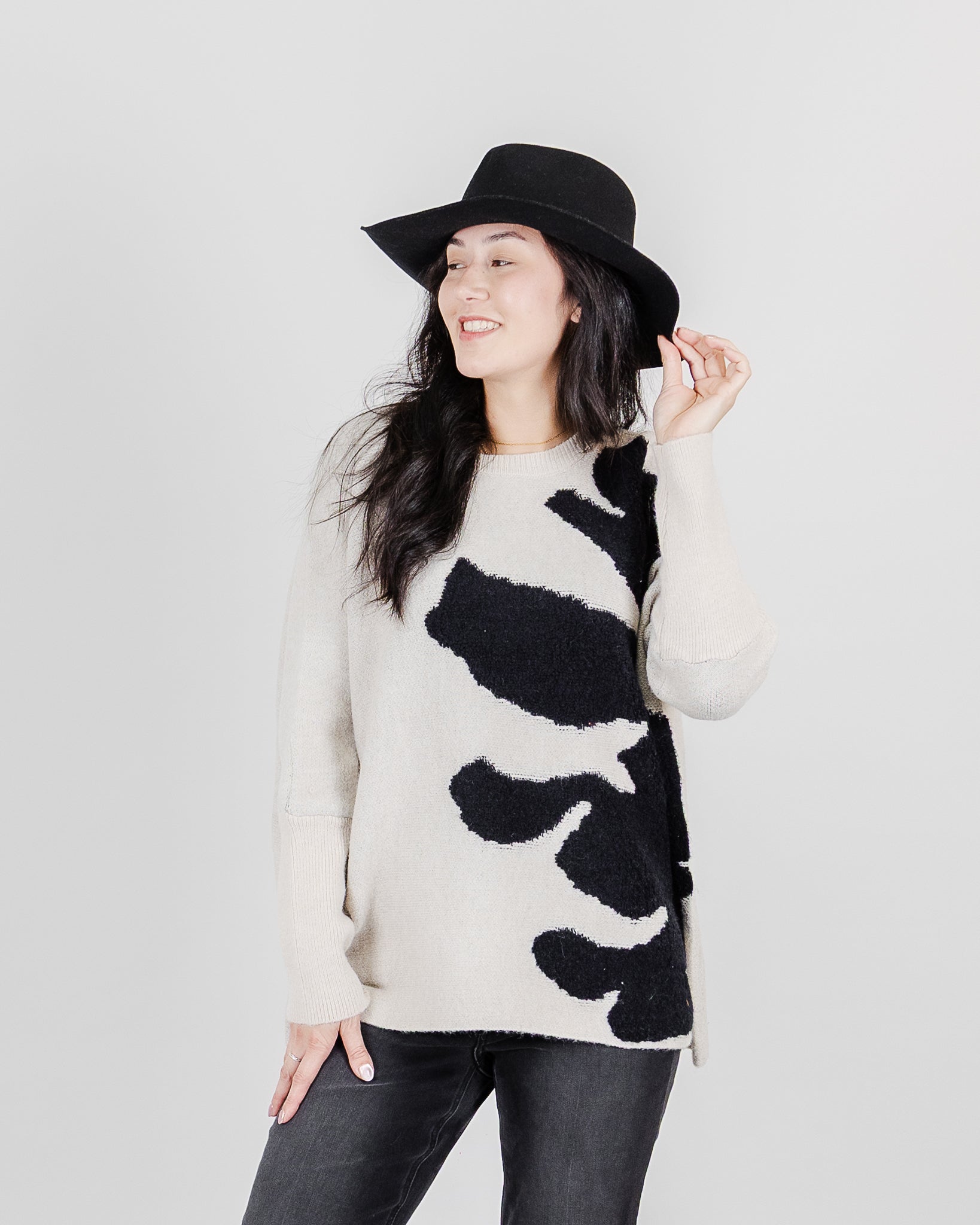 FUN SWEATER KNIT ROUND NECK ABSTRACT PRINT