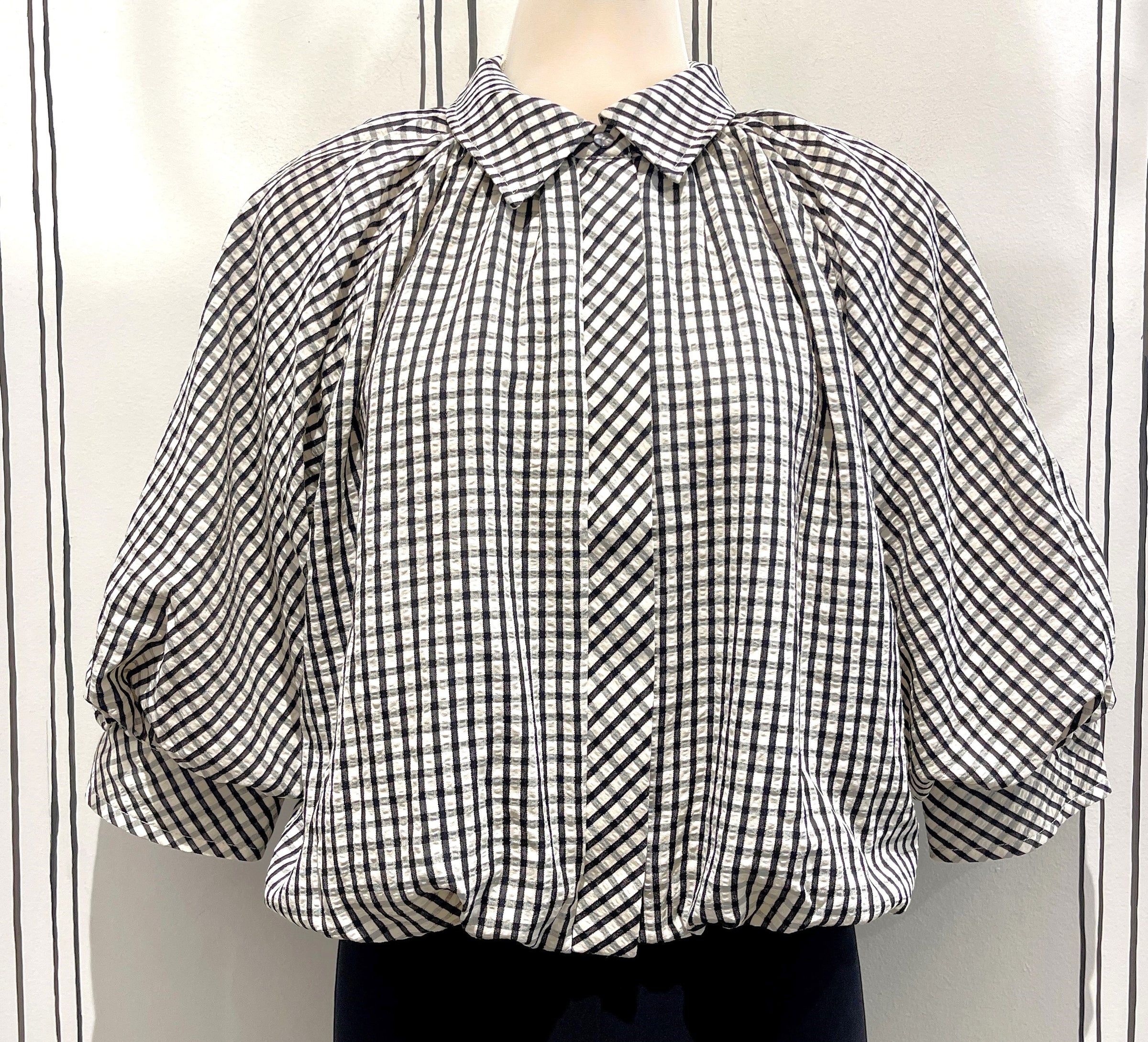 SHORT BUTTON UP PUFF SLEEVE TOP