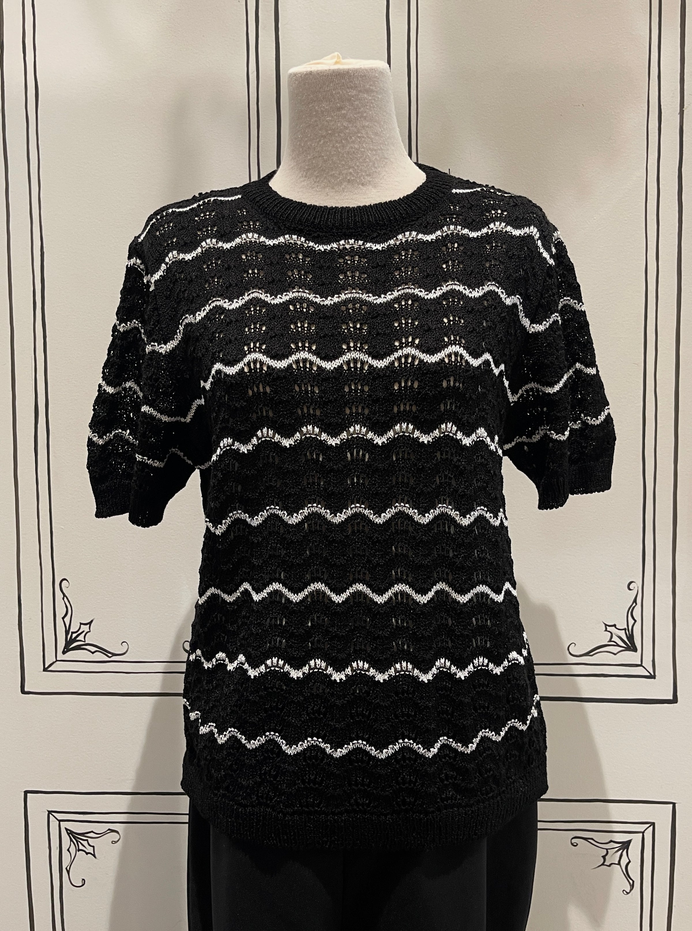 SHORT SLEEVE CREW NECK KNIT SWEATER