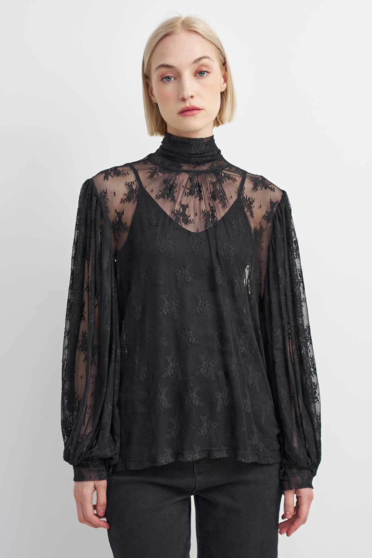 ASTRID TOP L/S MOCK NECK LACE OVERPIECE