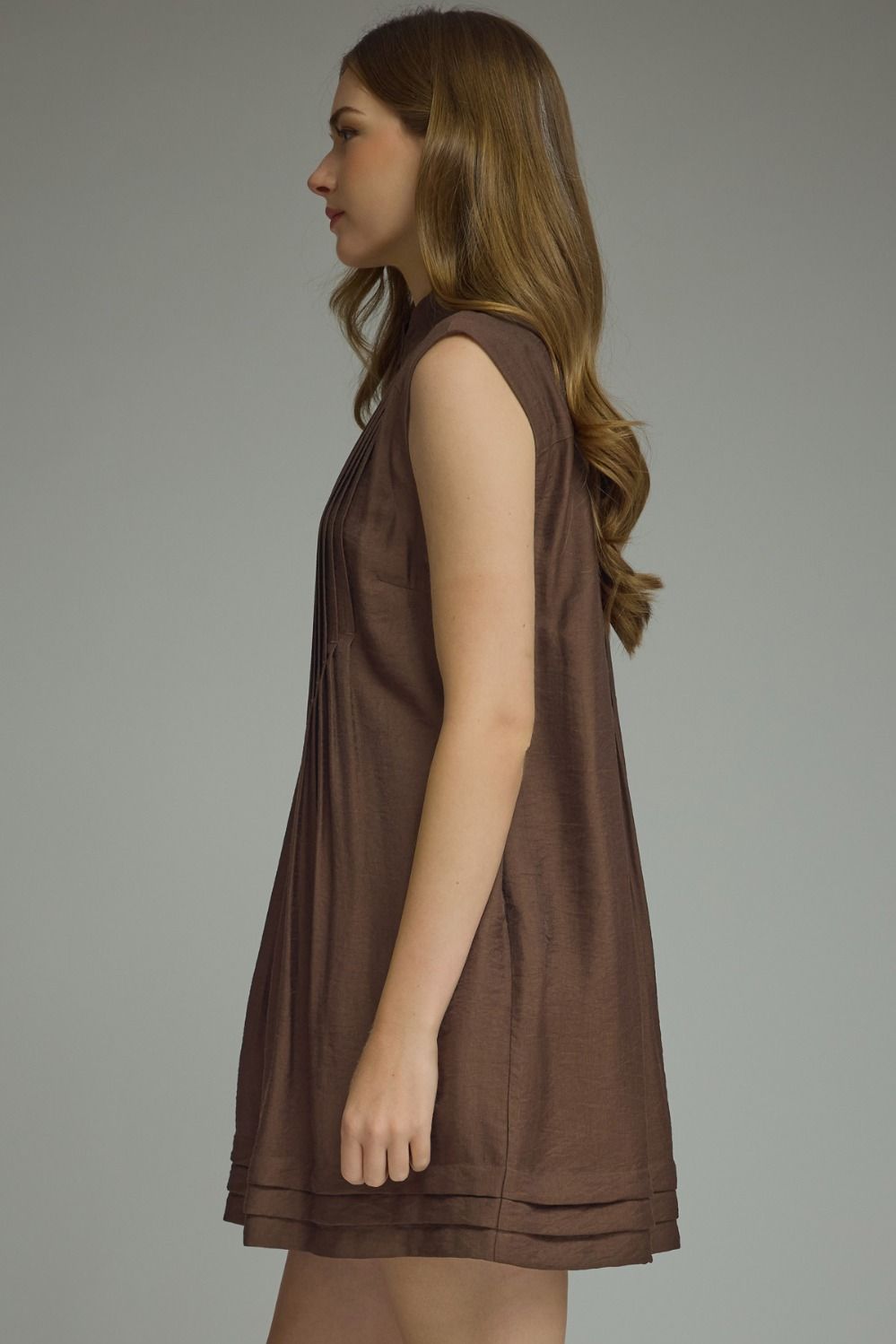 SLEEVELESS HIGH NECK DRESS