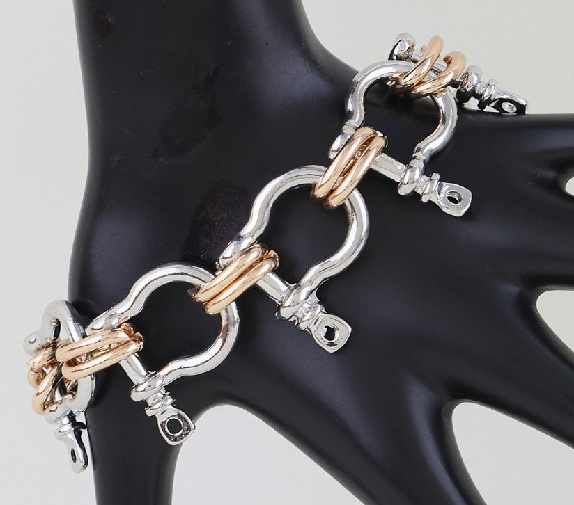 POLISHED HORSESHOE TOGGLE BRACELET