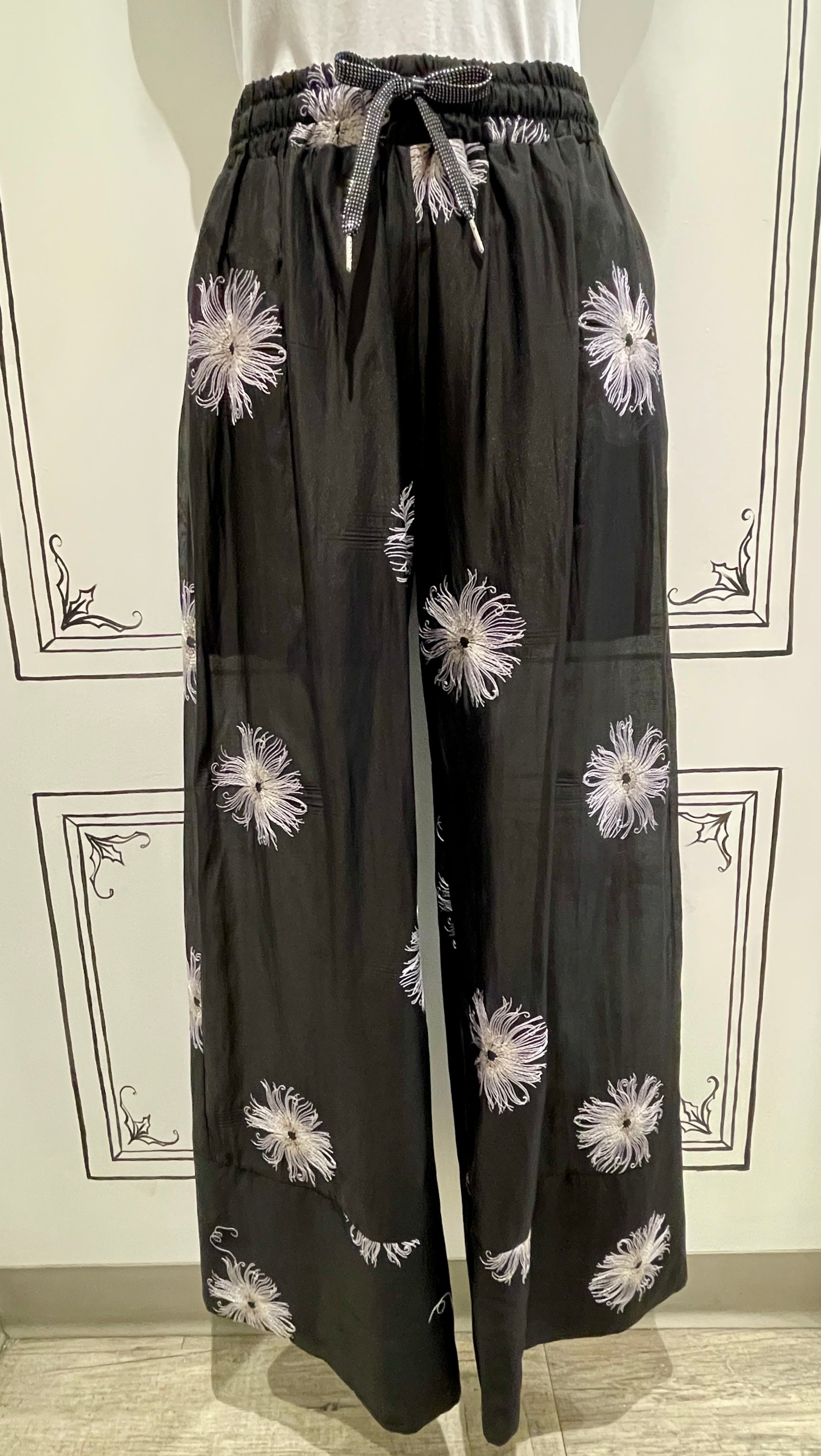 EMBROIDERED PANT WITH DRAWSTING