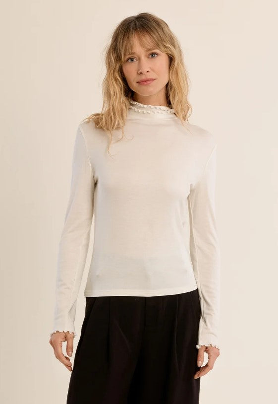 MOLLY TOP SCALLOPED COLLAR UNDERSHIRT