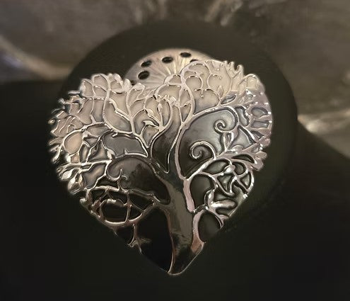 KBELL PIN MAGNETIC HEART TREE OF LIFE