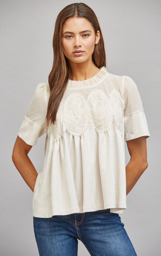 FATE TOP MESH PANEL W/ LC APPLQ SHRT SLV
