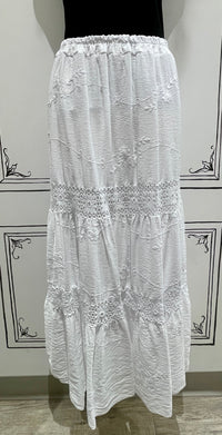 LACE DESIGN SKIRT