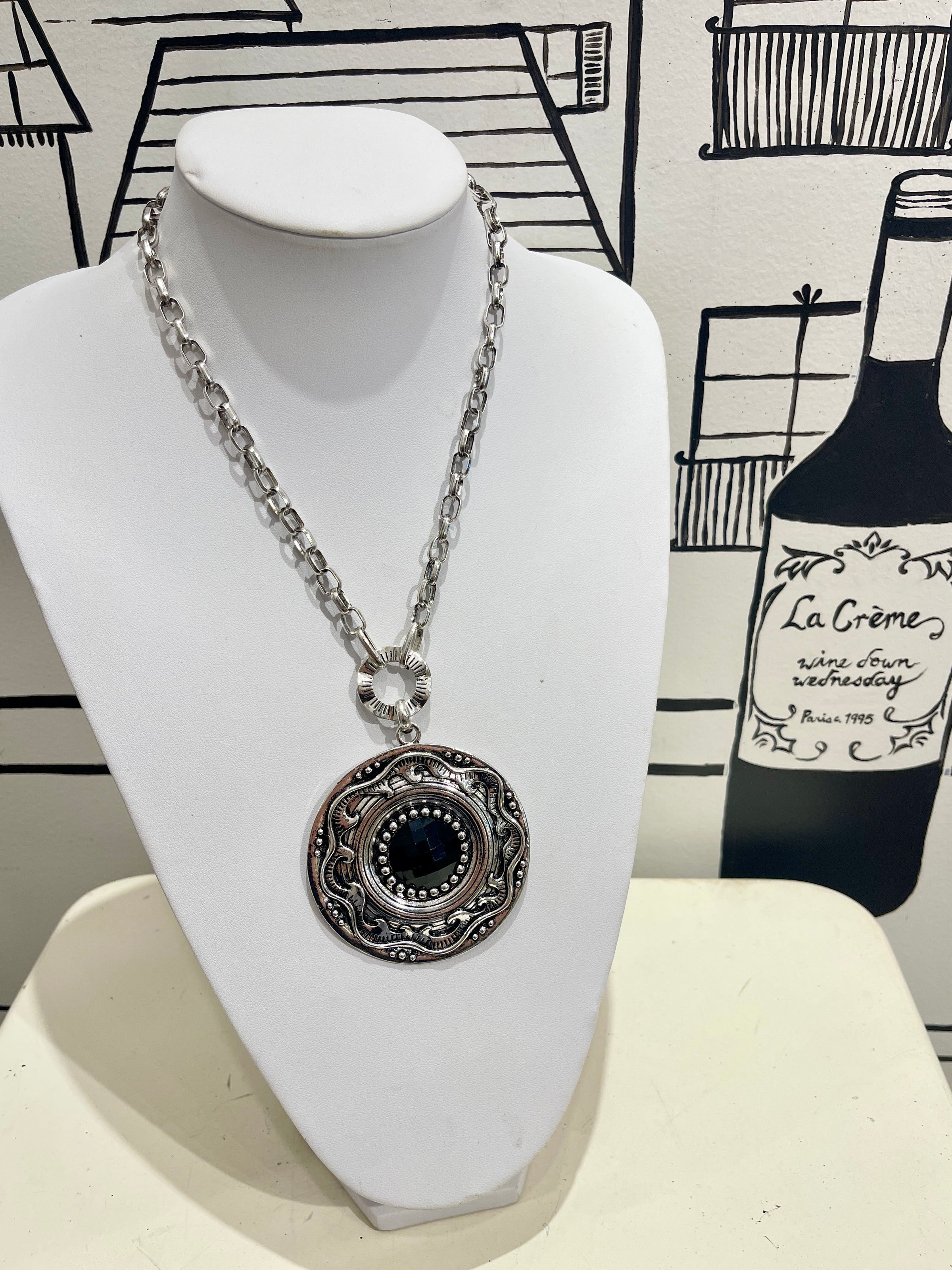 STATEMENT NECKLACE