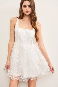 MUST SQ NK LACE FLR DRESS