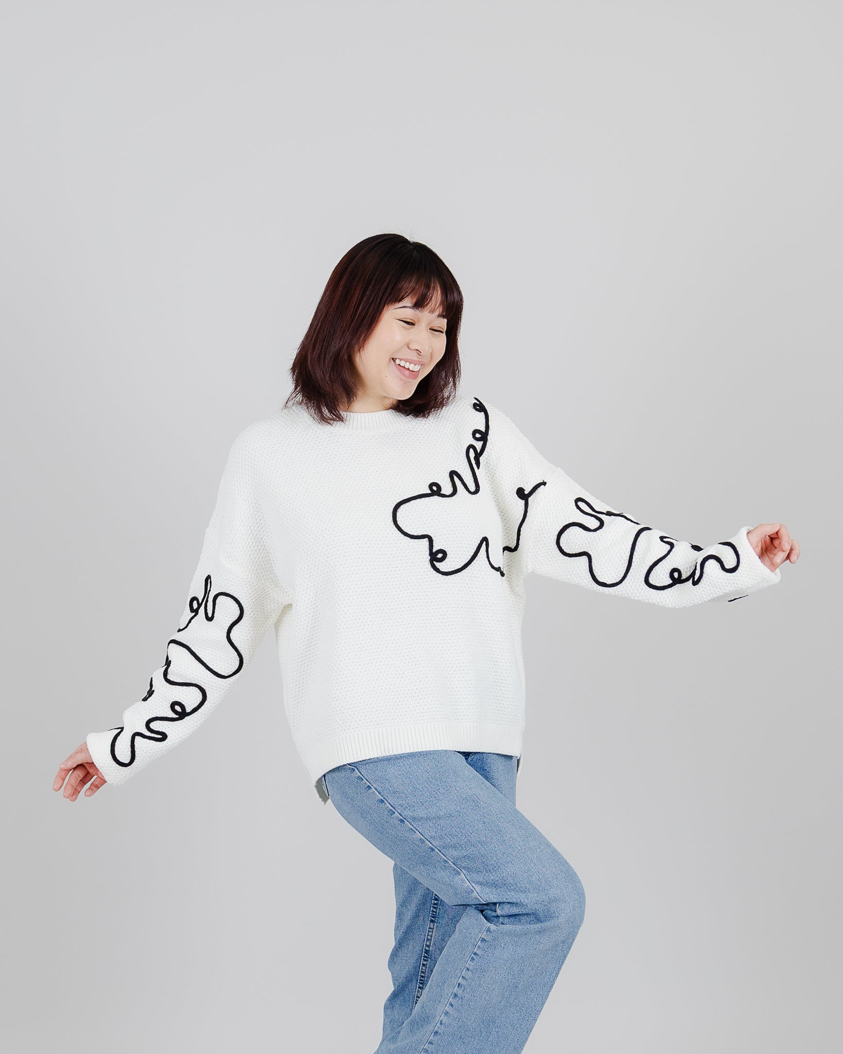 FUN SWEATER KNIT ABSTRACT LINE DESIGN