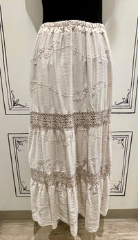LACE DESIGN SKIRT