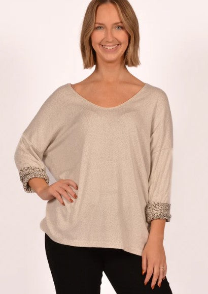 CATH TOP WIDE V NECK LEOPARD