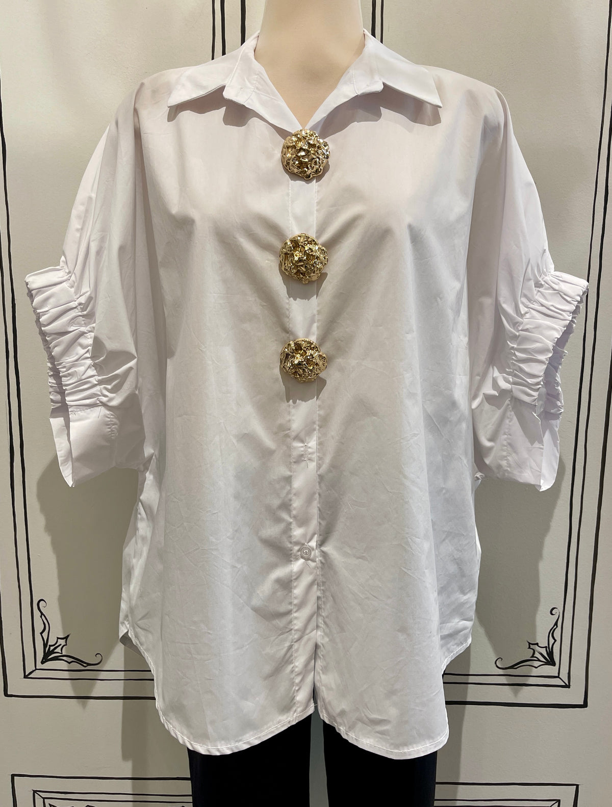 BLOUSE WITH STATEMENT BUTTONS