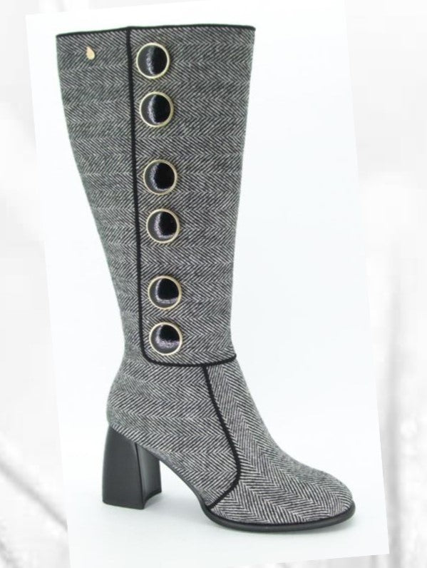 AQUA BOOT WATERPROOF TALL BLOCK BUTTON DETAIL SIDE