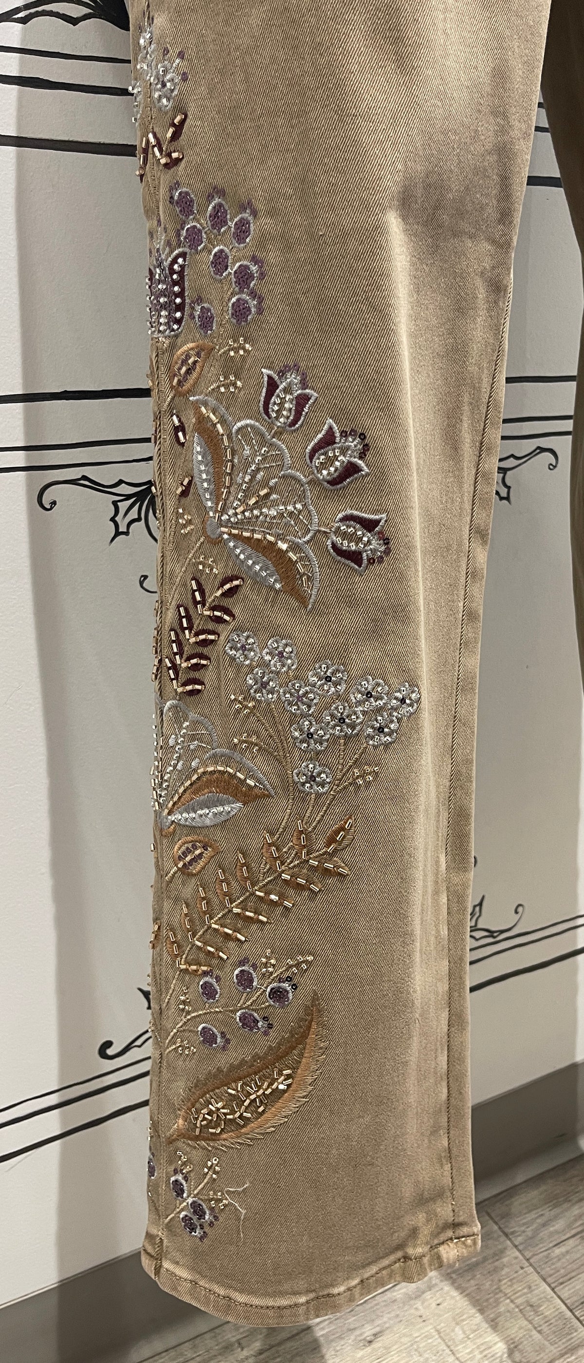 FIT & FLARE FLORAL LEG DETAIL PANTS