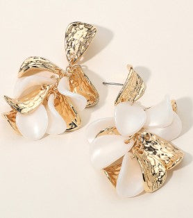 WONA EARR BOLD FLORAL DESIGN TEXTURED