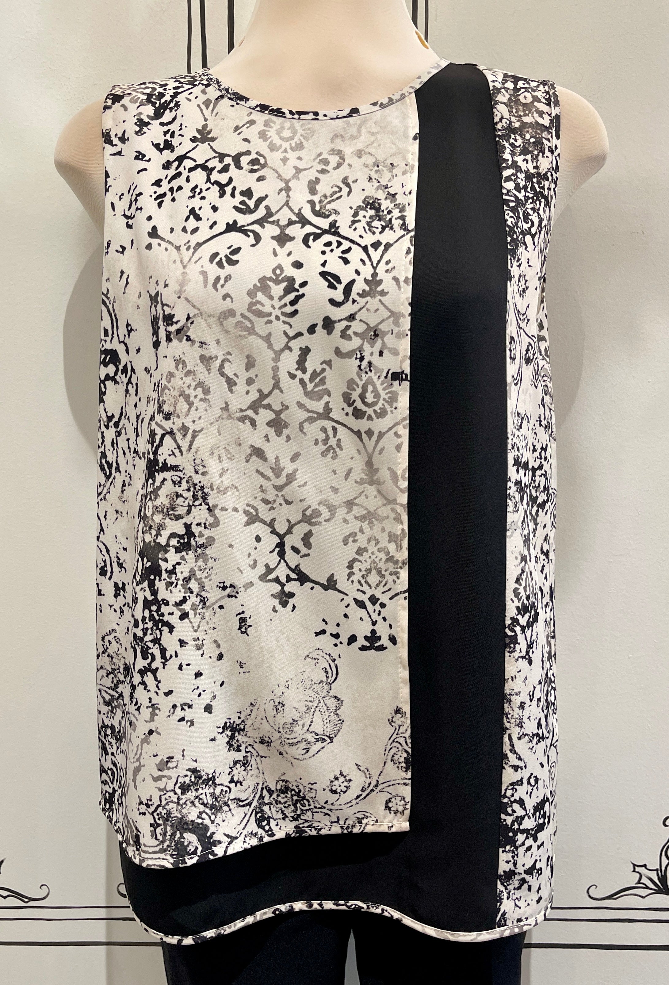 SLEEVELESS TOP WITH BLACK COLOUR BLOCK