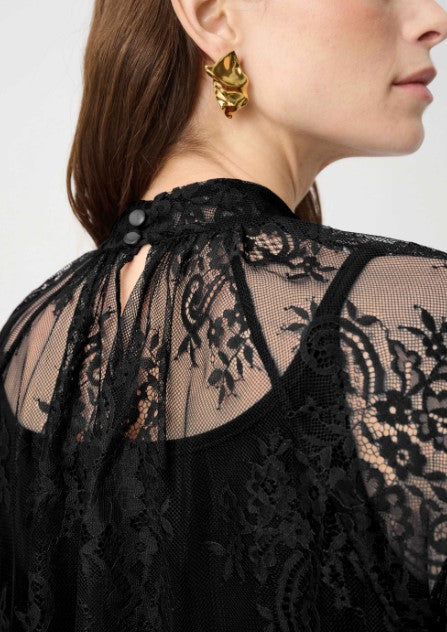 RIBKOFF TOP SCALLOPED LACE TRAPEZE TOP