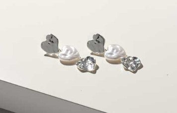 MERX EARR HEART CHAIN W/PEARLS