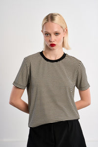 MOLLY TSHIRT ROUND NECK HEART KEYHOLE