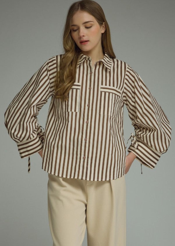 PUFF SLEEVE WITH BUTTON CLOSURE TOP