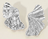 WONA EARR CLIP ON TEXTURED METAL PETAL