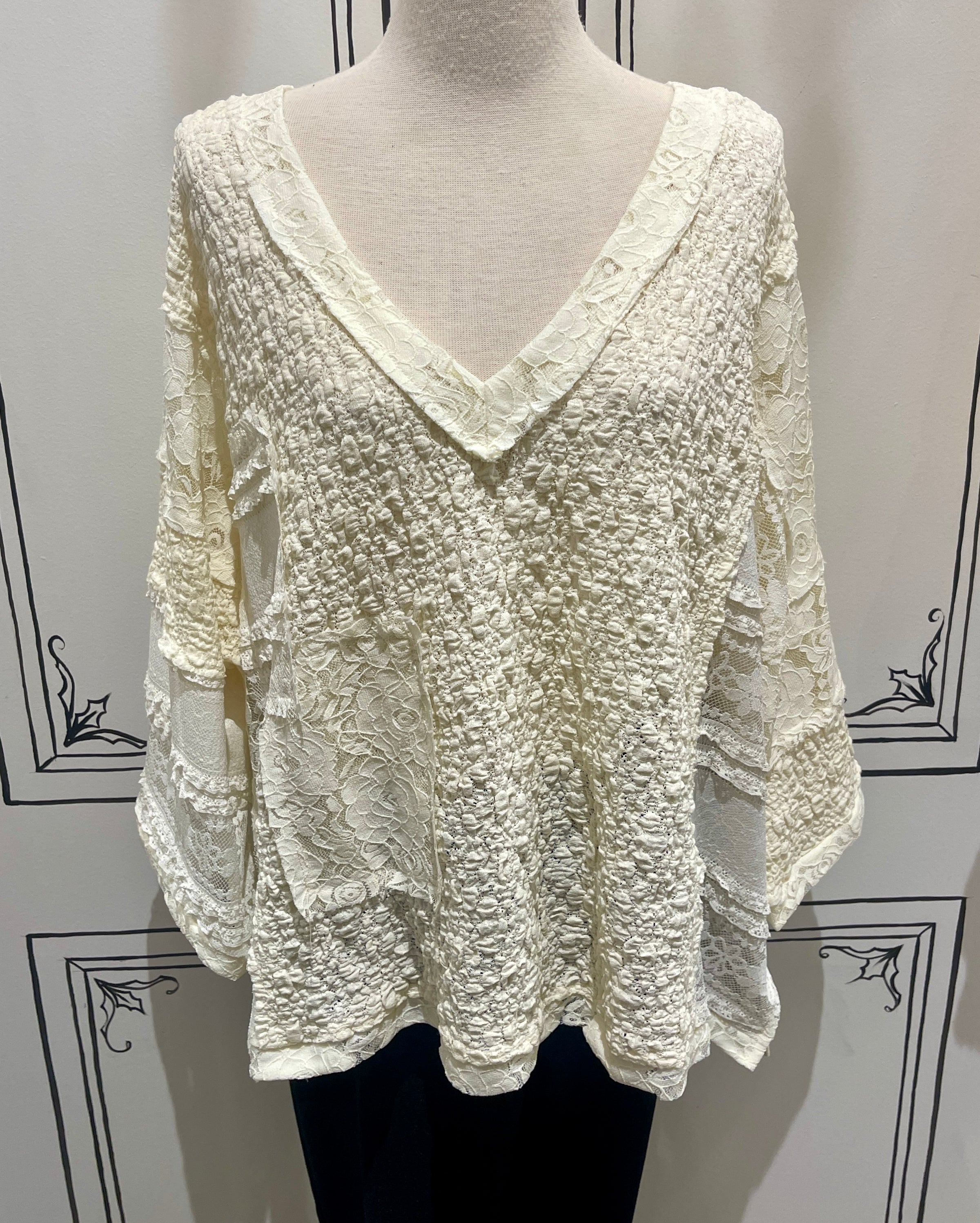 POL TOP V NECK LACE PATCHES
