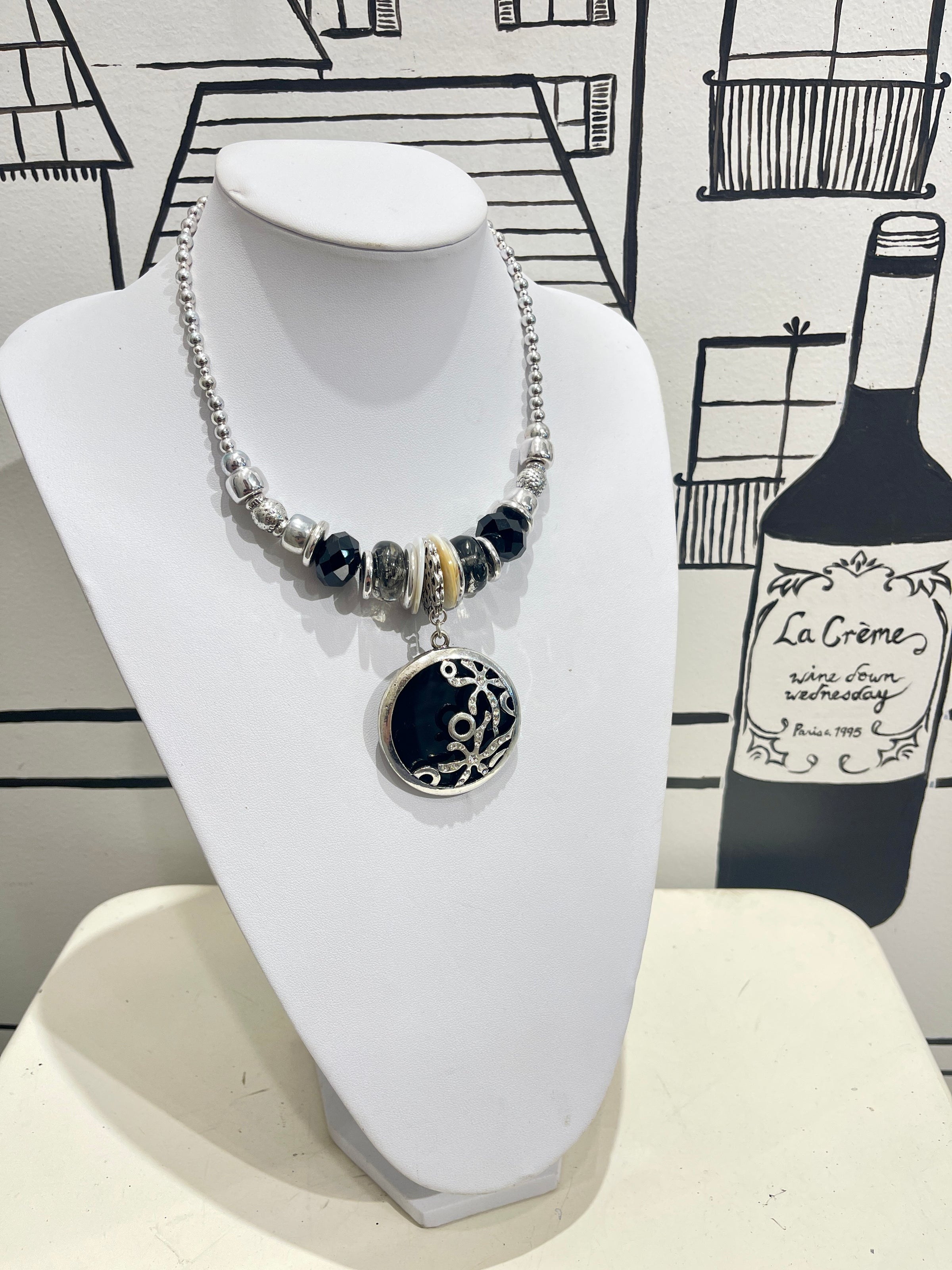 STATEMENT NECKLACE
