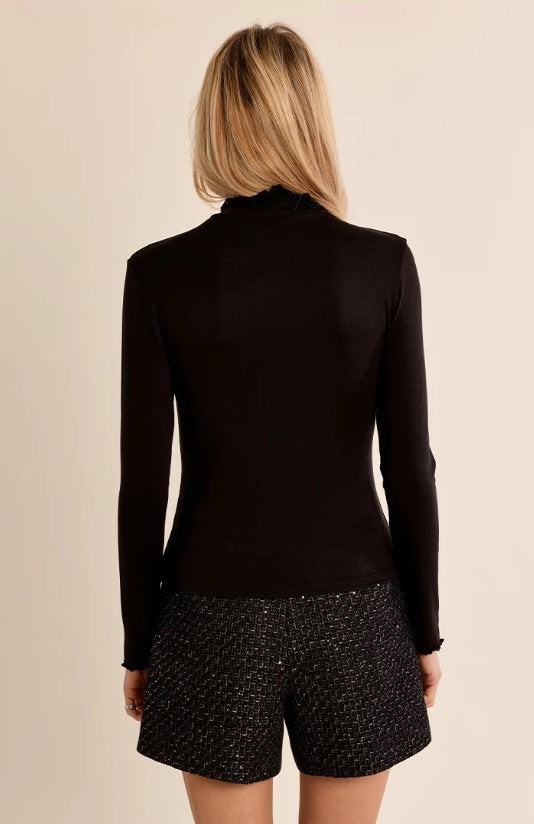MOLLY TOP SCALLOPED COLLAR UNDERSHIRT