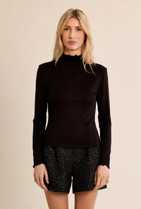 MOLLY TOP SCALLOPED COLLAR UNDERSHIRT