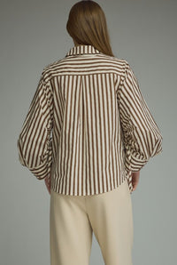 PUFF SLEEVE WITH BUTTON CLOSURE TOP