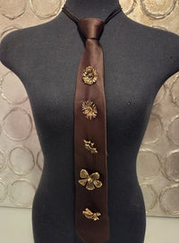 NECKTIE WITH BROOCHES