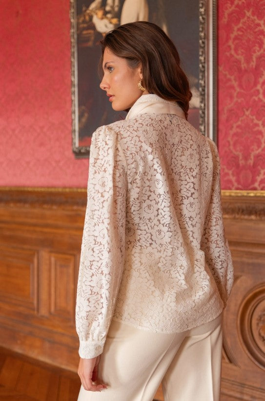 LACE LAVALLIERE BOW BLOUSE