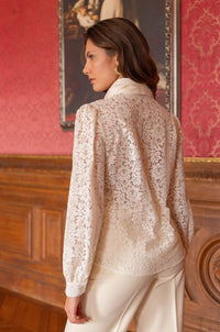 LACE LAVALLIERE BOW BLOUSE