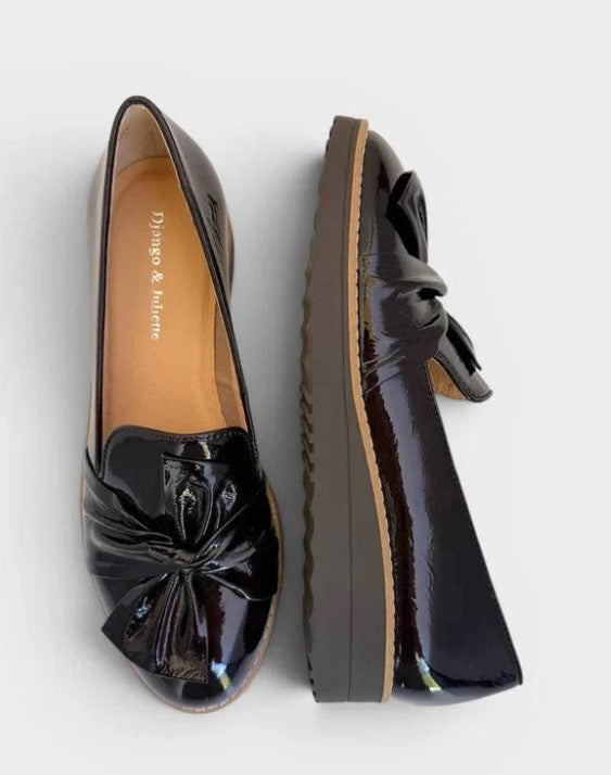 DJANGO & JULIETTE CRINKLE PATENT ROUND TOE LOAFER